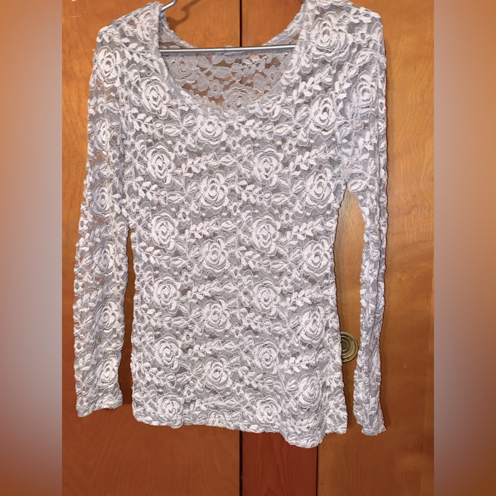 Lace top size S. Made by Maurice’s.